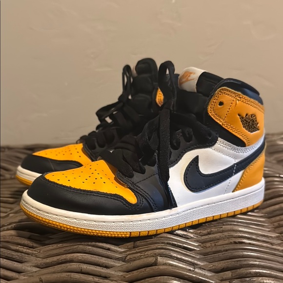 Air Jordan 1 Retro High OG Taxi/Black/White Kids Size 2.5 - Picture 1 of 5